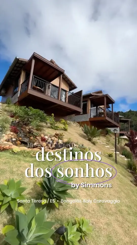 Uma pausa na rotina pode ser exatamente o que você precisa neste mês 🤗 Que tal se desconectar em um lugar onde o tempo passa mais devagar, o ar é puro e o descanso é levado a sério?

👉 A dica de hoje é Santa Teresa (ES), cercada pelas montanhas da charmosa Região Serrana e recheada de experiências incríveis no Circuito Caravaggio, com vinícolas, restaurantes, cervejarias artesanais e paisagens de tirar o fôlego.

E o melhor: você pode viver tudo isso com o máximo de conforto no @bangalositalycaravaggio, um refúgio onde natureza, sofisticação e bem-estar se encontram para transformar sua estadia em um verdadeiro Spa do Sono.

Uma parceria especial com @simmons.colchoes, presente nos melhores hotéis do mundo, agora também nos destinos dos seus sonhos 🧳💜💤