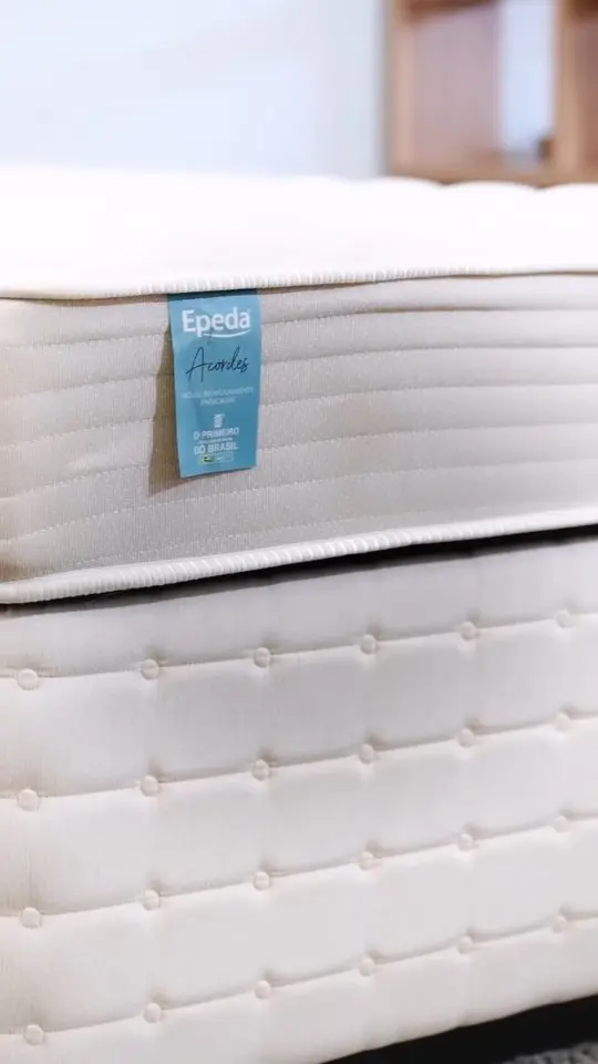 Com conforto intermediário, o Colchão Epeda Acordes possui espuma de alta performance, molas ensacadas individualmente e tratamento antialérgico e bactericida.